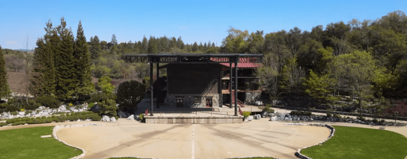 Ironstone-Vineyards-Amphitheater-mit-Buehne