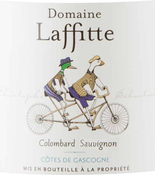 Colombard Ugni-Blanc z vinařské oblasti Gascogne se ve sklenici prezentuje v zářivě světle žluté barvě. Ve sklenici se toto bílé víno z Domaine Laffitte prezentuje vůní physalis, papáji, limetek, mirabelek a citronů, doplněnou dalšími ovocnými nuancemi. Domaine Laffitte Colombard Ugni-Blanc je příjemně suché. Toto bílé víno není nikdy hrubé ani měkké, ale kulaté a hladké. Lehké a komplexní bílé víno, které se na patře prezentuje velmi dobře. Závěr tohoto mladého bílého vína z vinařské oblasti Gaskoňsko, přesněji z Côtes de Gascogne, nakonec potěší dobrou dochutí. Vinifikace Domaine Laffitte Colombard Ugni-Blanc Elegantní Colombard Ugni-Blanc z Francie je cuvée vyrobené z odrůd Colombard a Sauvignon Blanc. Po ruční sklizni se hrozny okamžitě převezou do lisovny. Zde jsou roztříděny a pečlivě rozděleny. Kvašení pak probíhá v nerezových tancích při kontrolovaných teplotách. Po vinifikaci následuje několikaměsíční zrání na jemných kvasnicích, než se víno definitivně stáhne. Doporučené jídlo pro Colombard Ugni-Blanc z Domaine Laffitte Vychutnejte si toto bílé víno z Francie ideálně dobře vychlazené při teplotě 8-10 °C jako doprovodné víno k omeletě s lososem a fenyklem, pečenému pstruhovi se zázvorovou hruškou nebo zelenině z woku s rybou. Ocenění pro Colombard Ugni-Blanc z Domaine Laffitte Kromě prvotřídního poměru ceny a užitku se toto víno Domaine Laffitte může pochlubit také oceněními, včetně medailí. Konkrétně se jedná o ročník 2020 Gilbert & Gaillard - Zlato 